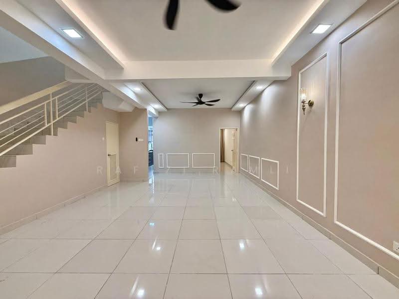 Terraced House for Rent in Taman Dato Demang (Seri Kembangan) - Rafizi Ramli - Living Room - PropertyGuru.com.my