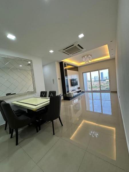 Kediaman Servis untuk Dijual di Connaught Avenue - Jovane Por - Dining Room - PropertyGuru.com.my