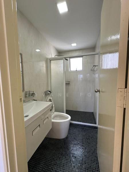 Kediaman Servis untuk Dijual di Connaught Avenue - Jovane Por - Bathroom - PropertyGuru.com.my