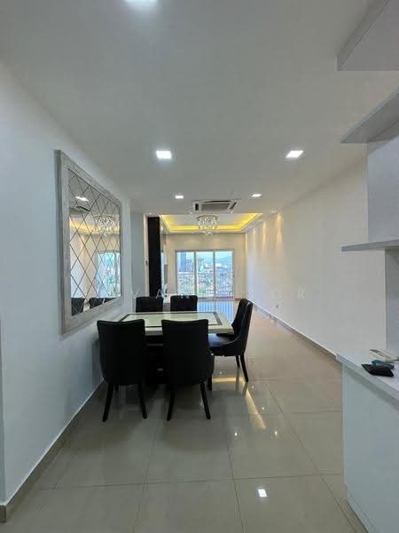 Kediaman Servis untuk Dijual di Connaught Avenue - Jovane Por - Dining Room - PropertyGuru.com.my