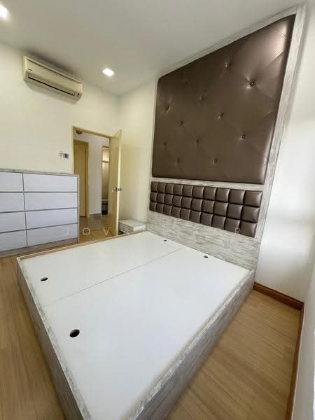 Kediaman Servis untuk Dijual di Connaught Avenue - Jovane Por - Bedroom - PropertyGuru.com.my