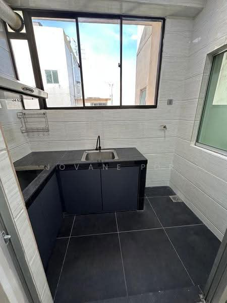 Kediaman Servis untuk Dijual di Connaught Avenue - Jovane Por - Kitchen - PropertyGuru.com.my