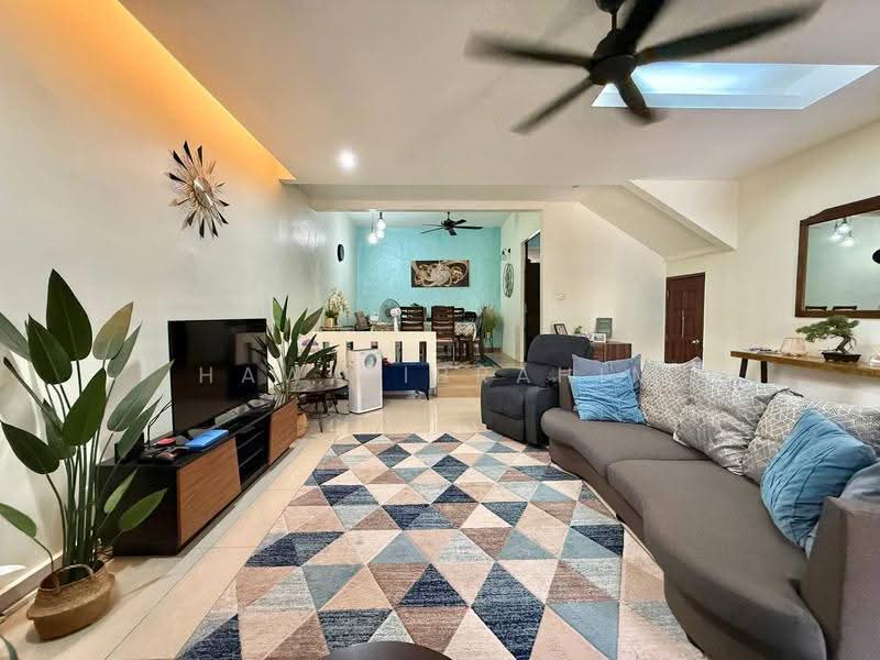 Rumah Teres 2-Tingkat untuk Dijual di Taman Mulia (Mantin) - Hawa Ibrahim - Living Room - PropertyGuru.com.my