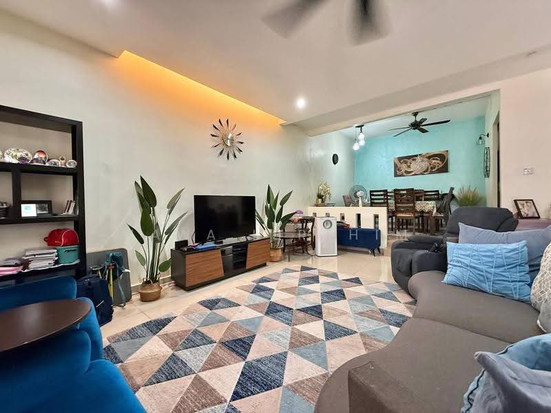 Rumah Teres 2-Tingkat untuk Dijual di Taman Mulia (Mantin) - Hawa Ibrahim - Living Room - PropertyGuru.com.my