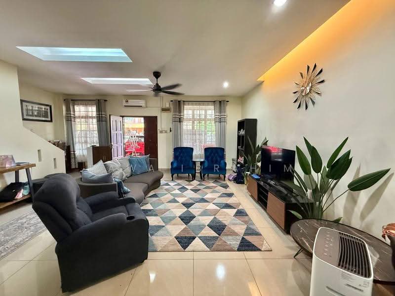 Rumah Teres 2-Tingkat untuk Dijual di Taman Mulia (Mantin) - Hawa Ibrahim - Living Room - PropertyGuru.com.my