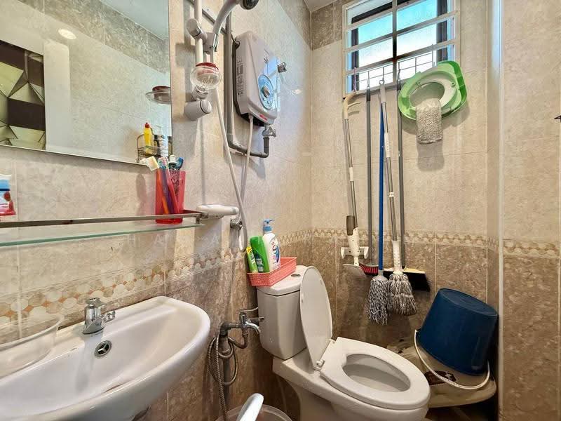 Rumah Teres 2-Tingkat untuk Dijual di Taman Mulia (Mantin) - Hawa Ibrahim - Bathroom - PropertyGuru.com.my