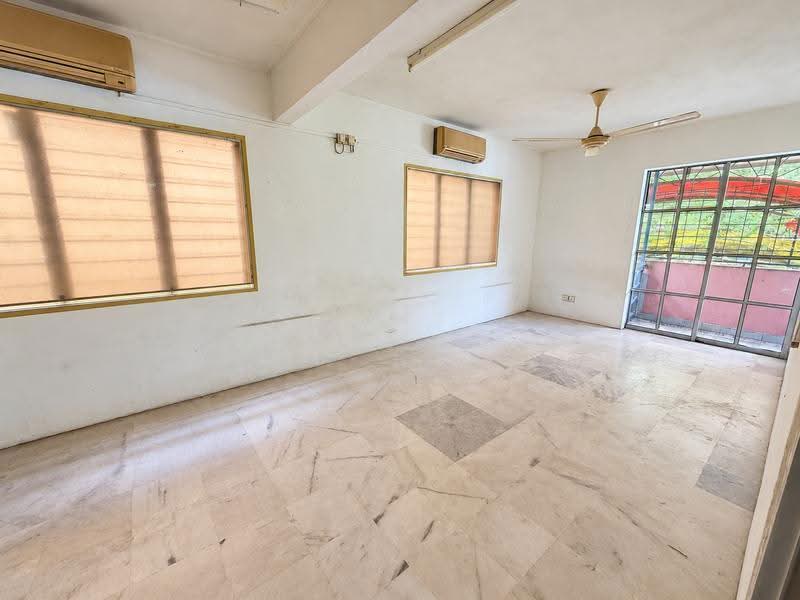 2-storey Terraced House for Sale in Bandar Kinrara Seksyen 1 (Bandar Kinrara) - Lucas Loh - Living Room - PropertyGuru.com.my