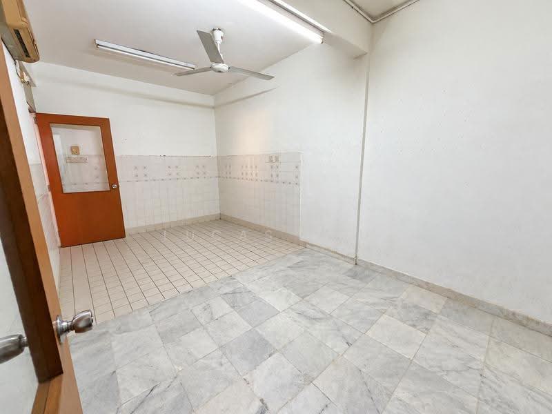 2-storey Terraced House for Sale in Bandar Kinrara Seksyen 1 (Bandar Kinrara) - Lucas Loh - Interior - PropertyGuru.com.my