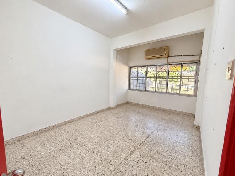 2-storey Terraced House for Sale in Bandar Kinrara Seksyen 1 (Bandar Kinrara) - Lucas Loh - Living Room - PropertyGuru.com.my