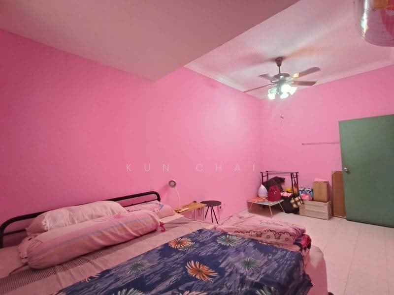 2-storey Terraced House for Sale in Taman Seri Orkid (Skudai) - Kun Chai - Bedroom - PropertyGuru.com.my