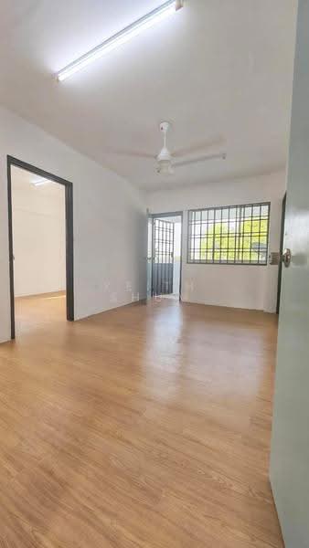 Rumah Flat untuk Dijual di Geharu Flat - Keith Shum - Living Room - PropertyGuru.com.my