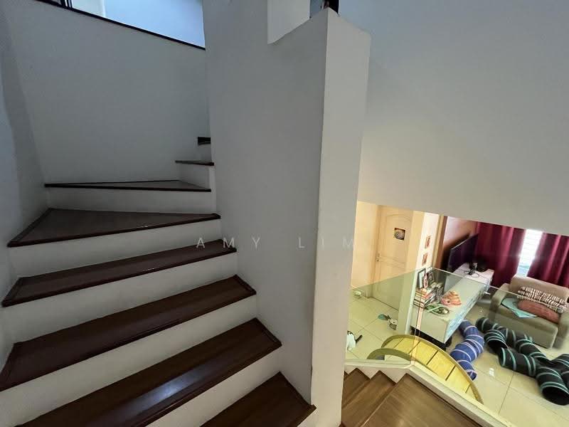 Rumah Teres 2-Tingkat untuk Dijual di Usj 11 (Subang Jaya) - Amy Lim - Stairs - PropertyGuru.com.my