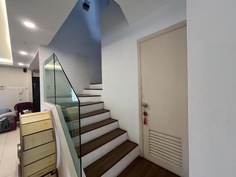 Rumah Teres 2-Tingkat untuk Dijual di Usj 11 (Subang Jaya) - Amy Lim - Stairs - PropertyGuru.com.my