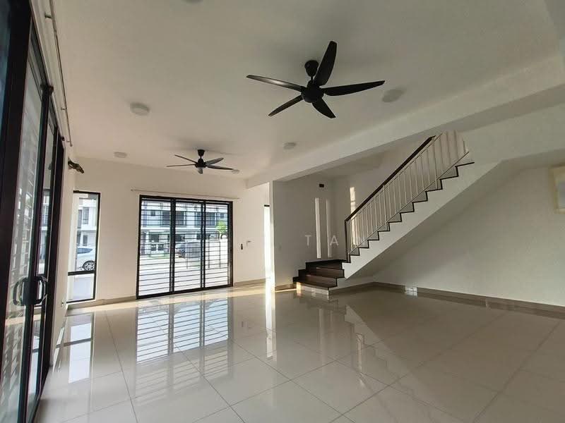 Rumah Teres 2-Tingkat untuk Disewa di Bandar Bukit Raja (Klang) - Shue Tan - Living Room - PropertyGuru.com.my