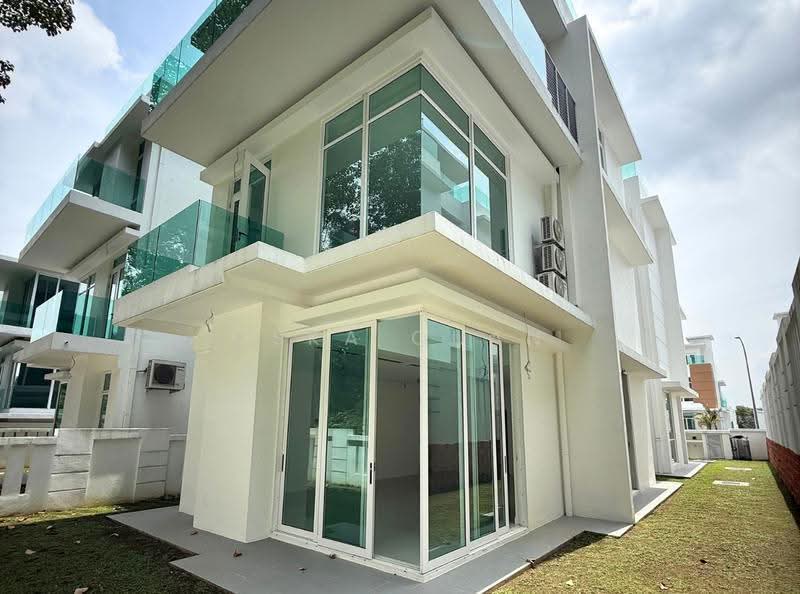 Rumah Berkembar untuk Dijual di Bandar Kinrara Seksyen 1 (Bandar Kinrara) - Oska Quan - Exterior - PropertyGuru.com.my