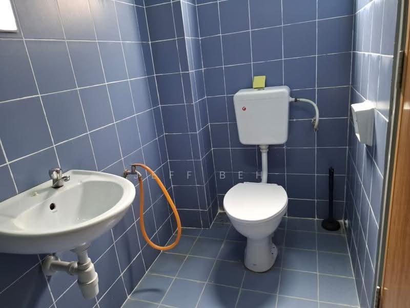 Kedai / Pejabat untuk Disewa di Seksyen 2 Wangsa Maju (Wangsa Maju) - Jeff Beh - Bathroom - PropertyGuru.com.my