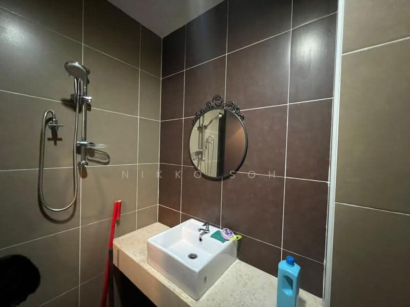 Kediaman Servis untuk Dijual di D'Inspire Residence (Inspira Bestari) - Nikko Soh - Bathroom - PropertyGuru.com.my