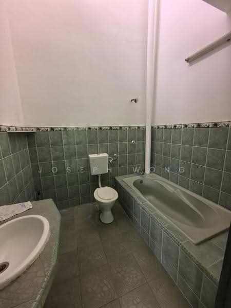2.5-storey Terraced House for Sale in Taman Pengkalan Barat (Ipoh) - Joseph Wong - Bathroom - PropertyGuru.com.my