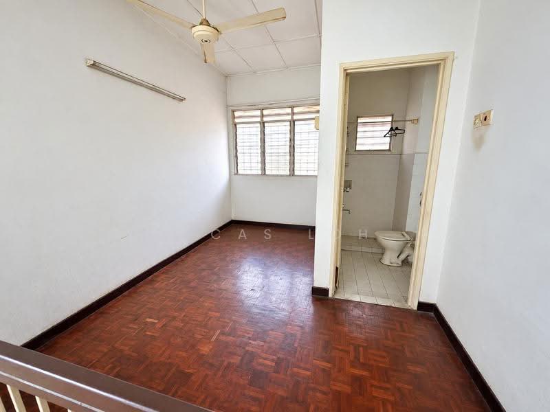 2-storey Terraced House for Sale in Bandar Kinrara Seksyen 1 (Bandar Kinrara) - Lucas Loh - Bathroom - PropertyGuru.com.my