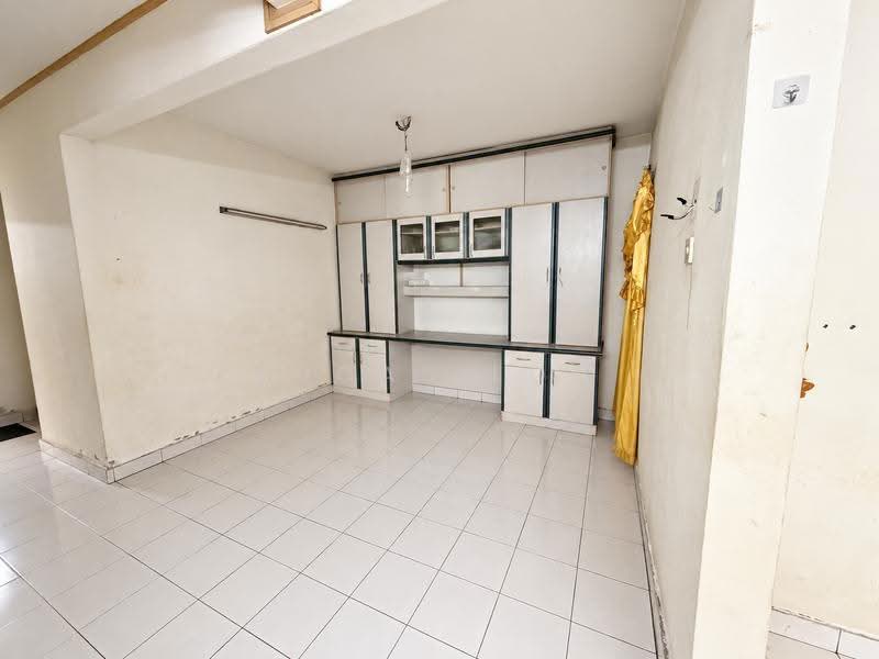 2-storey Terraced House for Sale in Bandar Kinrara Seksyen 1 (Bandar Kinrara) - Lucas Loh - Living Room - PropertyGuru.com.my