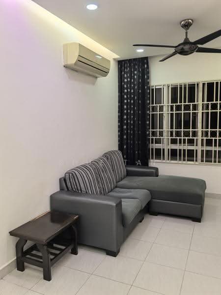 Pangsapuri untuk Disewa di Seri Intan Apartment - Shue Tan - Living Room - PropertyGuru.com.my