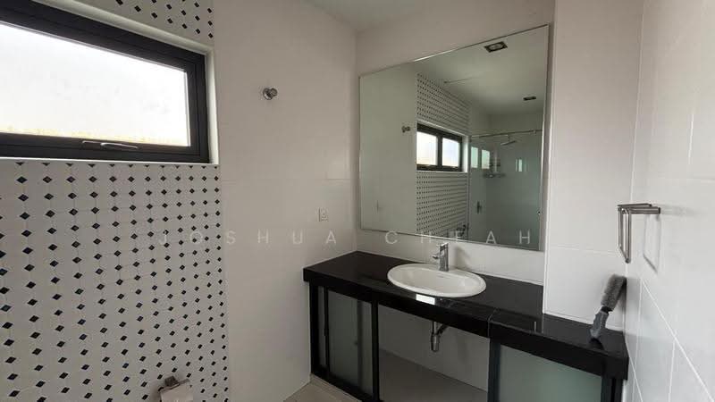 Bungalow House for Sale in Taman Hillview (Ulu Kelang) - Joshua Cheah - Bathroom - PropertyGuru.com.my