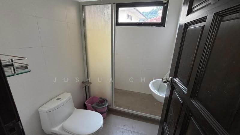Bungalow House for Sale in Taman Hillview (Ulu Kelang) - Joshua Cheah - Bathroom - PropertyGuru.com.my