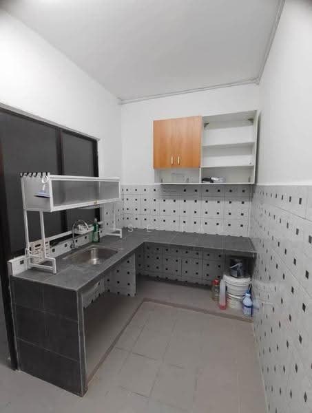 Rumah Teres 2-Tingkat untuk Disewa di PJS 10, Taman Seri Subang (Petaling Jaya) - Elise Tan - Kitchen - PropertyGuru.com.my