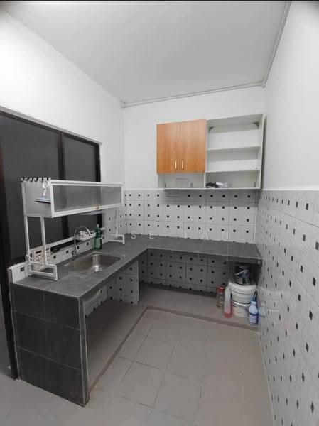 Rumah Teres 2-Tingkat untuk Disewa di PJS 10, Taman Seri Subang (Petaling Jaya) - Elise Tan - Kitchen - PropertyGuru.com.my