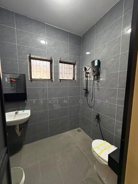 Rumah Berkembar untuk Disewa di Taman Pelangi (Johor Bahru) - Kelvin Chop - Bathroom - PropertyGuru.com.my