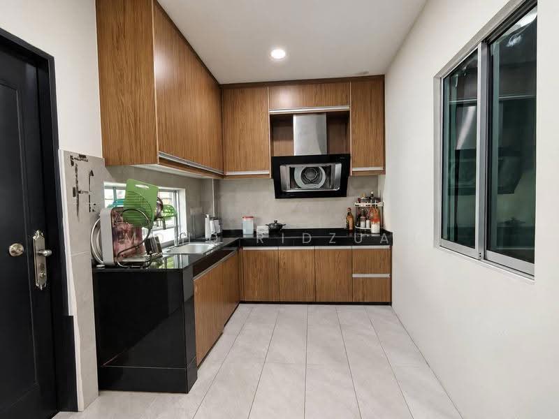 Terraced House for Sale in Seri Kembangan (Selangor) - Mohd Ridzuan - Kitchen - PropertyGuru.com.my