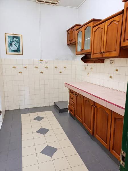 1.5-storey Terraced House for Sale in Bandar Kinrara Seksyen 1 (Bandar Kinrara) - Lucas Loh - Kitchen - PropertyGuru.com.my