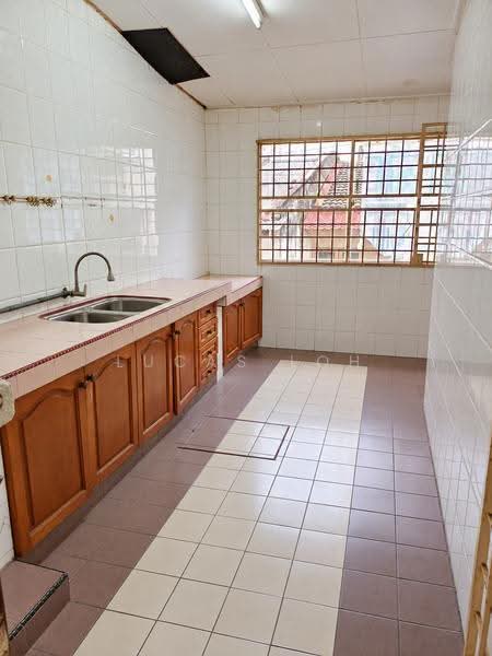 1.5-storey Terraced House for Sale in Bandar Kinrara Seksyen 1 (Bandar Kinrara) - Lucas Loh - Kitchen - PropertyGuru.com.my