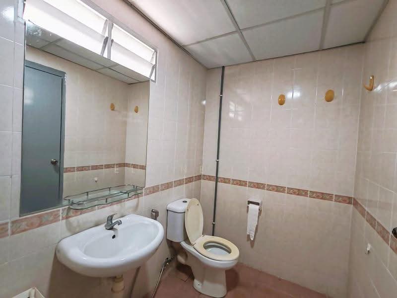 Condominium for Rent at Putra Place Condominium - Elaine Lee - Bathroom - PropertyGuru.com.my