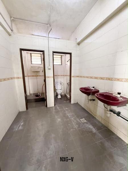 Warehouse for Rent in West Port (Pelabuhan Barat) (Port Klang (Pelabuhan Klang)) - Vincent Lee - Bathroom - PropertyGuru.com.my