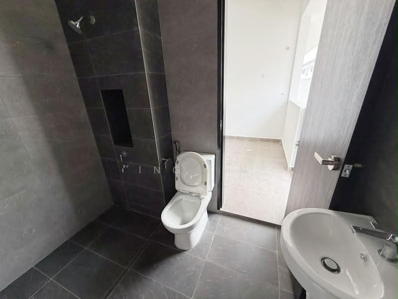 2-storey Terraced House for Rent in Taman Impian Emas (Skudai) - Ing Xin - Bathroom - PropertyGuru.com.my