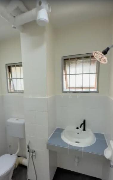 Pangsapuri untuk Disewa di Desa Dua - Ron Yap - Bathroom - PropertyGuru.com.my