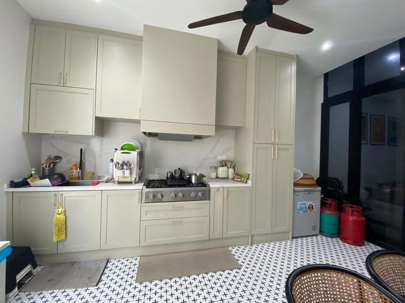 Semi-Detached House for Sale in Bukit Bandaraya (Shah Alam) - Yeoh WY - Kitchen - PropertyGuru.com.my