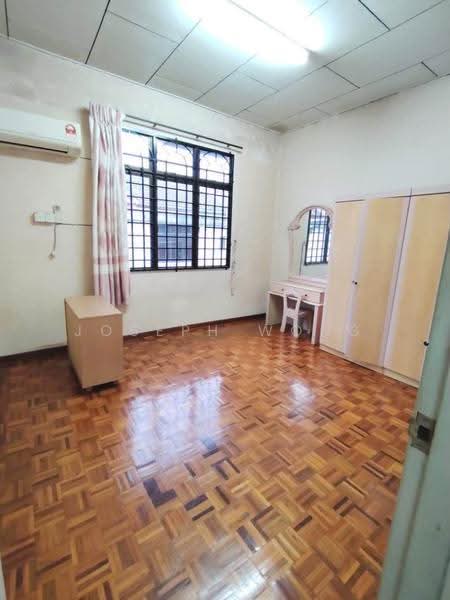 Rumah Teres 2-Tingkat untuk Dijual di Taman Buntong Jaya (Ipoh) - Joseph Wong - Bedroom - PropertyGuru.com.my