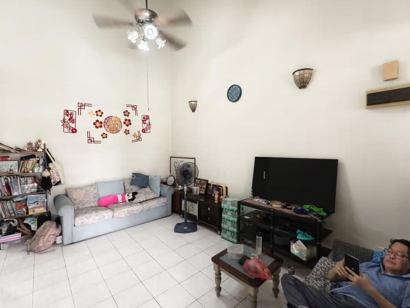 1-storey Terraced House for Sale in Taman Molek (Johor Bahru) - Sam Chai - Living Room - PropertyGuru.com.my
