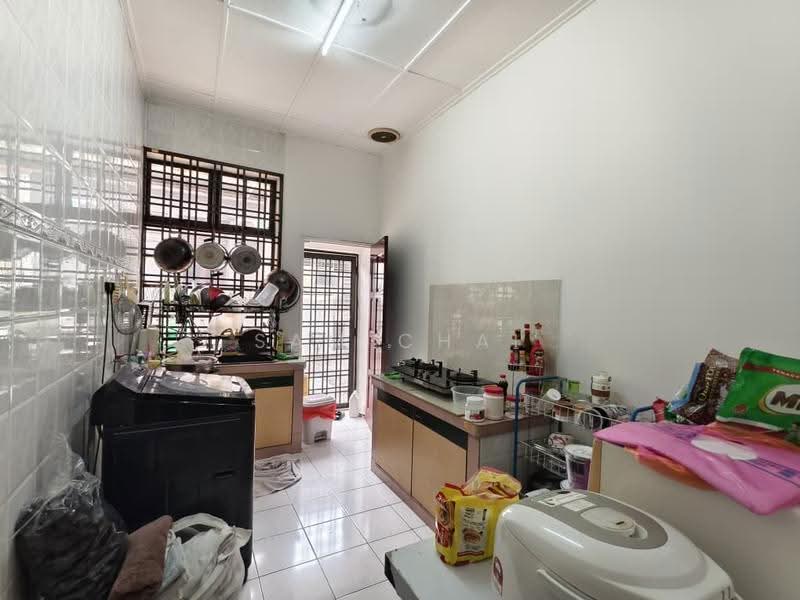 1-storey Terraced House for Sale in Taman Molek (Johor Bahru) - Sam Chai - Kitchen - PropertyGuru.com.my