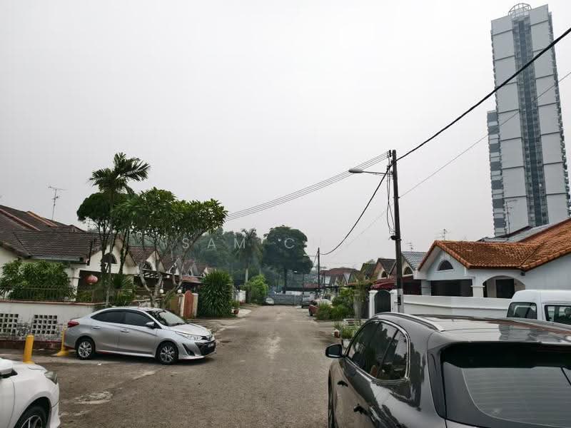 1-storey Terraced House for Sale in Taman Molek (Johor Bahru) - Sam Chai - Exterior - PropertyGuru.com.my