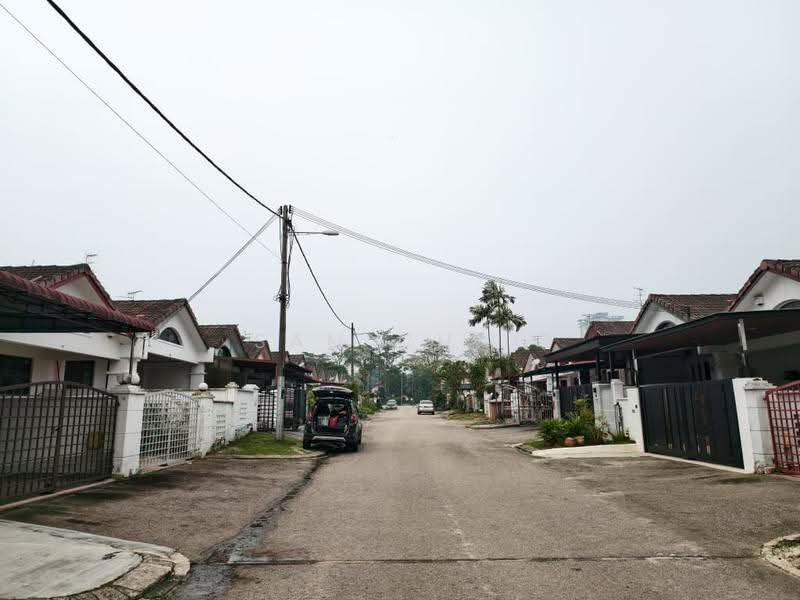 1-storey Terraced House for Sale in Taman Molek (Johor Bahru) - Sam Chai - Exterior - PropertyGuru.com.my