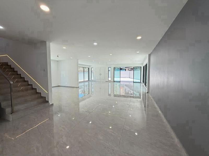 Bungalow House for Sale in Taman Kebun Teh (Johor Bahru) - Jaz Lee - PropertyGuru.com.my