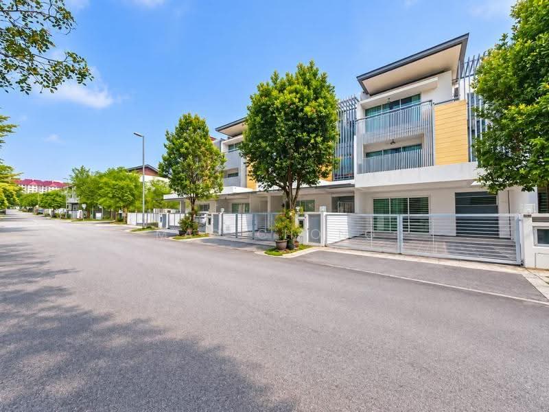 3-storey Terraced House for Sale in Kajang (Selangor) - Mac Chong - Exterior - PropertyGuru.com.my