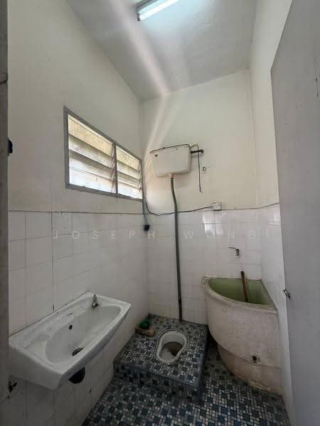 Rumah Teres 2-Tingkat untuk Dijual di Taman Sri Dermawan (Ipoh) - Joseph Wong - Bathroom - PropertyGuru.com.my