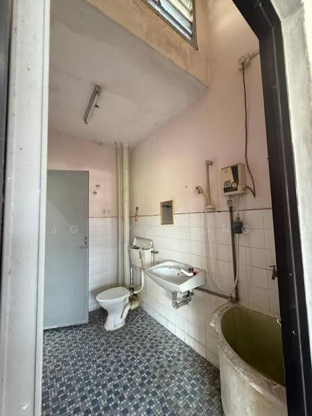 Rumah Teres 2-Tingkat untuk Dijual di Taman Sri Dermawan (Ipoh) - Joseph Wong - Bathroom - PropertyGuru.com.my