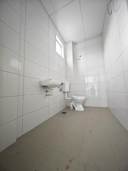 Factory for Rent in Kawasan Perindustrian Pengkalan (Lahat) - Qazin Khoo - Bathroom - PropertyGuru.com.my