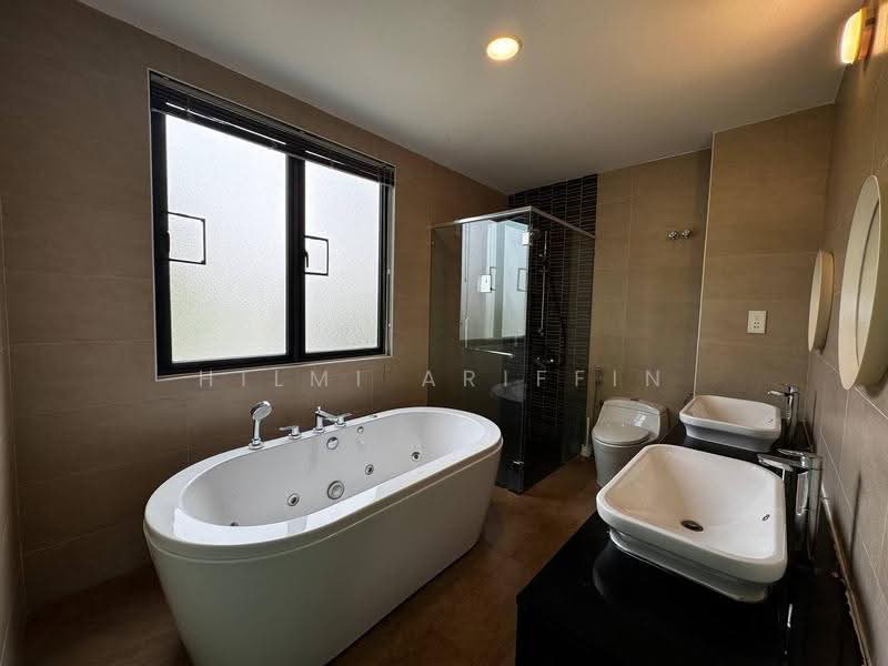 Rumah Berkembar untuk Disewa di Cyberjaya (Selangor) - Hilmi Ariffin - Bathroom - PropertyGuru.com.my