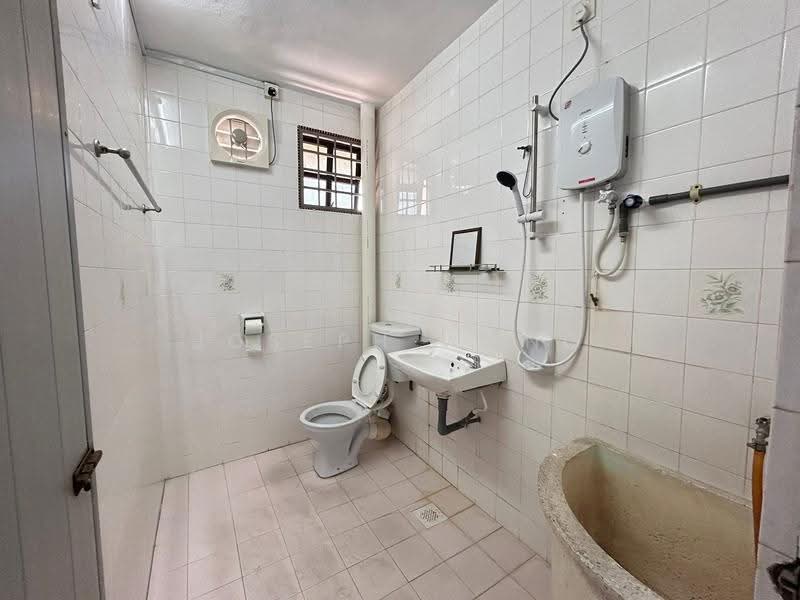 2-storey Terraced House for Rent in Station 18 (Ipoh) - Joseph Wong - Bathroom - PropertyGuru.com.my